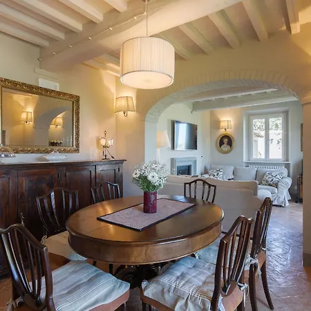 Chiara Villa Cortona